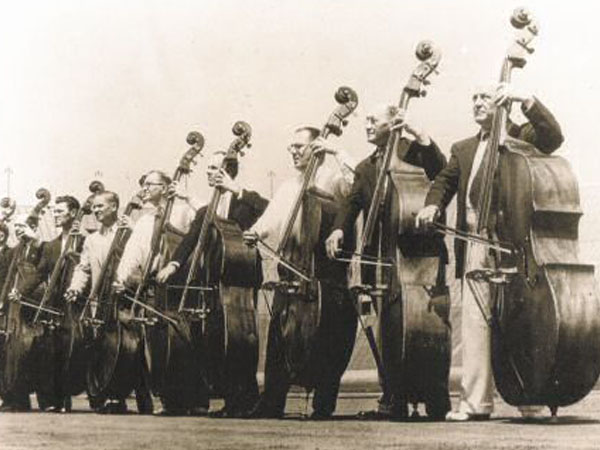 17:00 Kontrabass Tentett